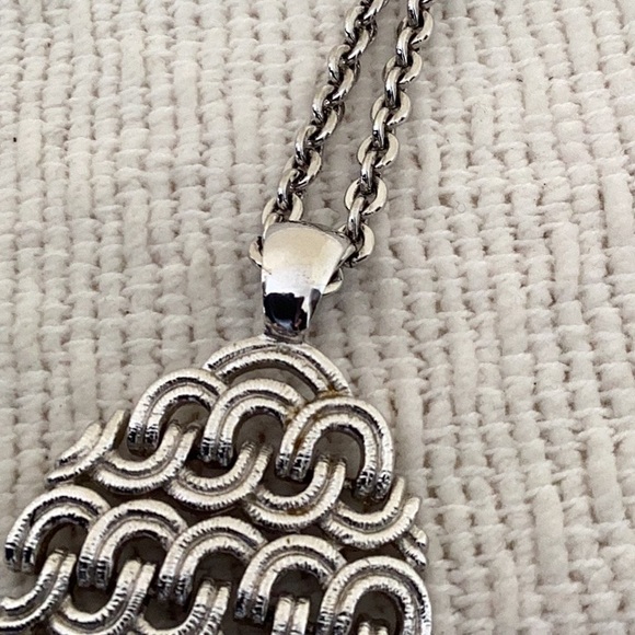 Vintage Monet Necklace - Picture 9 of 10